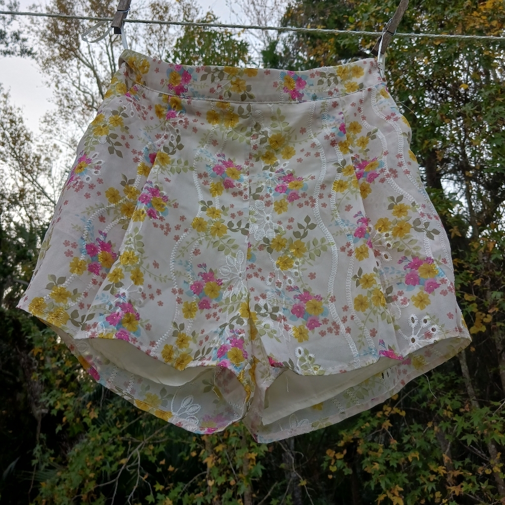 Floral Embroidred Design Short Shorts Juniors Size Medium